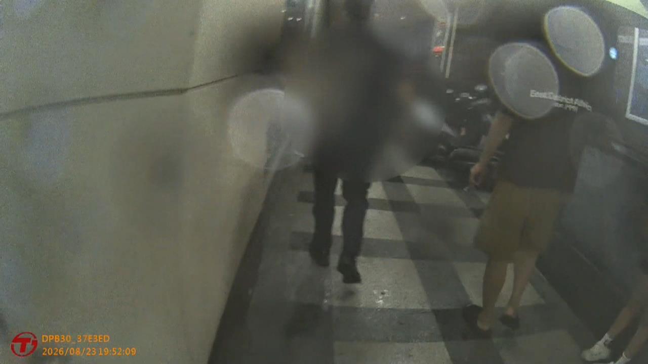 一家三口歡唱變調！花蓮夫妻當街互毆　兒護母揮拳打父