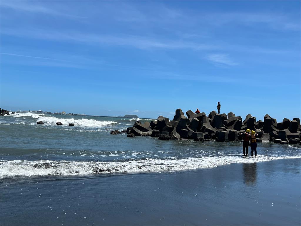 快新聞／高雄旗津驚傳高中生溺水失蹤　海巡持續搜救中