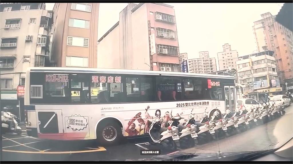員警趕出門巡邏!疑誤踩油門 剛開出派出所就撞上公車