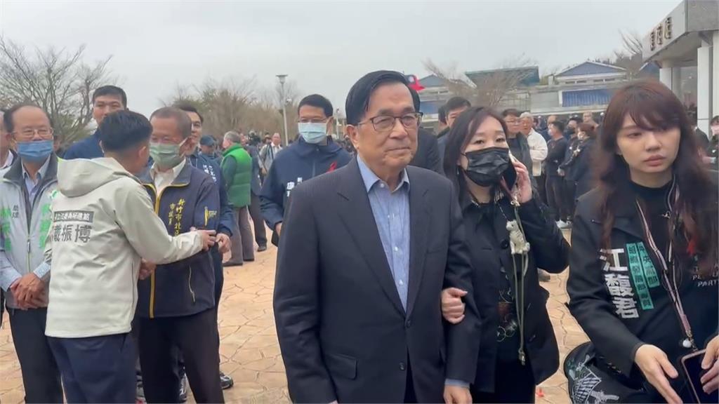 柯爸告別式政要雲集　扁馬到場、蔡送花致哀