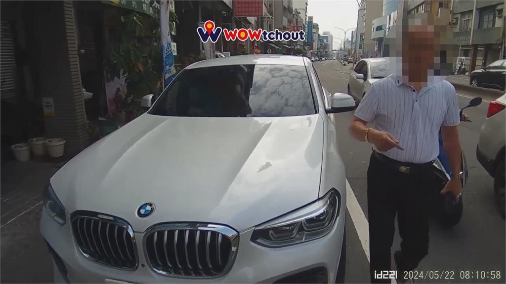 騎士騎混合車道遭逼車狂叭　駕駛不爽喊「叭你要閃啊」：這是汽車道