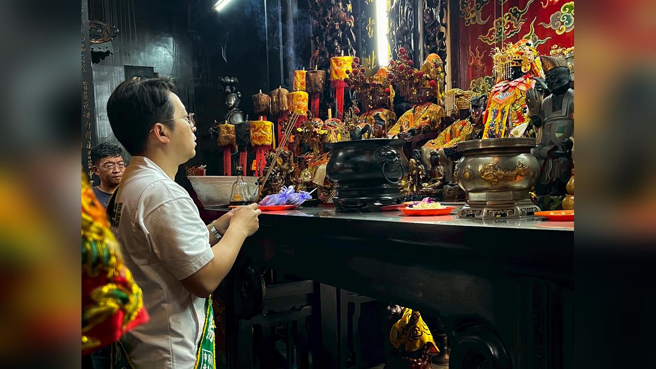 林子揚赴大稻埕慈聖宮參拜　盼得人民支持也獲神明加持