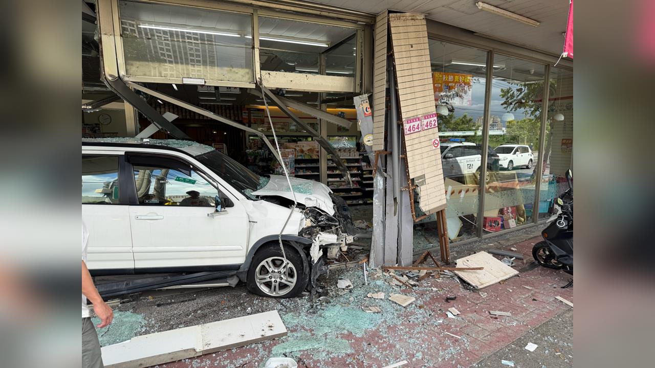 快新聞／中壢爆發車禍！轎車「猛撞超商」釀2傷　肇事女駕駛親曝失控原因
