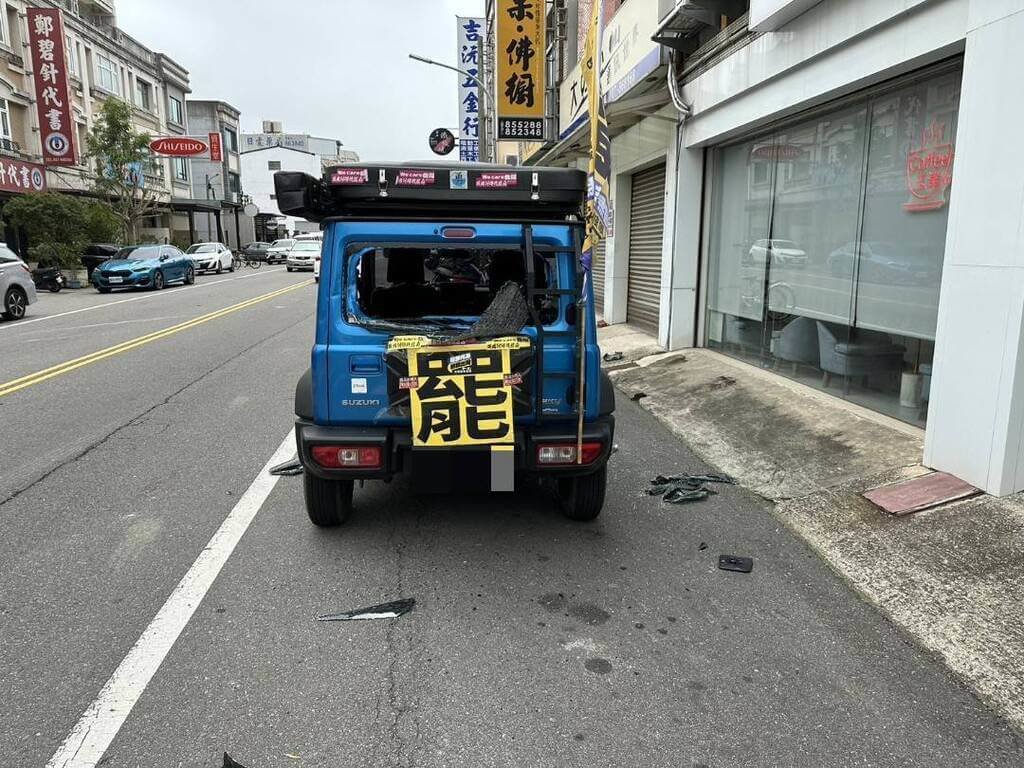 快新聞／惡煞慘了！棒砸苗栗罷團宣傳車　檢方火速起訴求重判