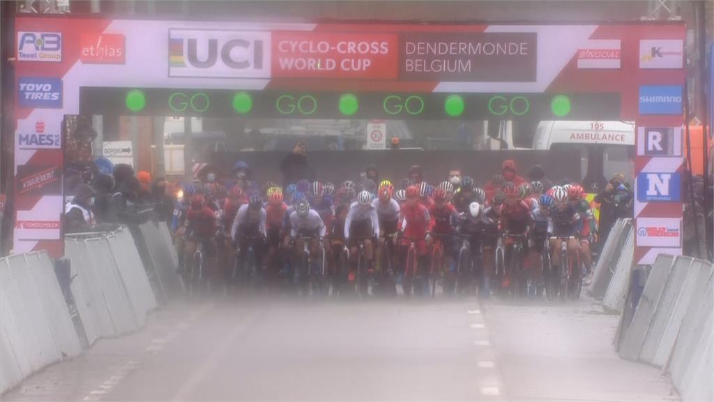 越野自行車世界盃遇大雨 賽場滿地泥濘選手惡戰！