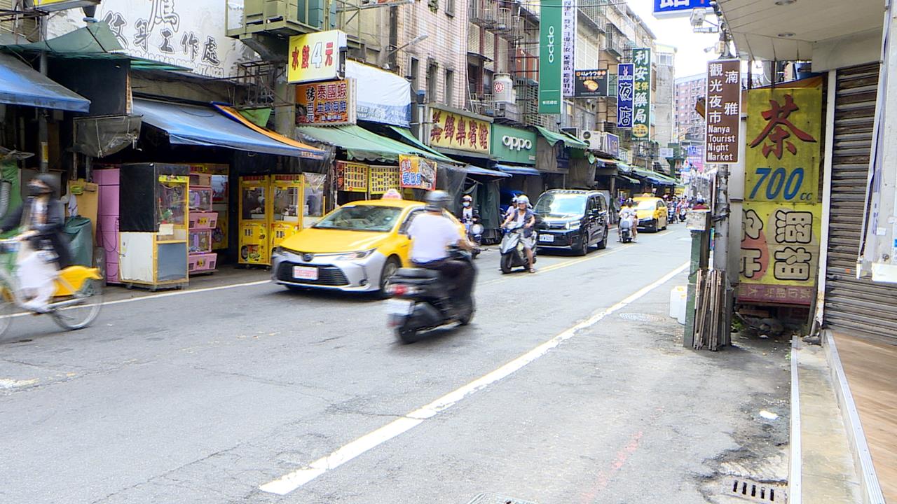 誘騙領包裹收2千作酬勞！　74歲婦人向警問路被揪「車手身分」