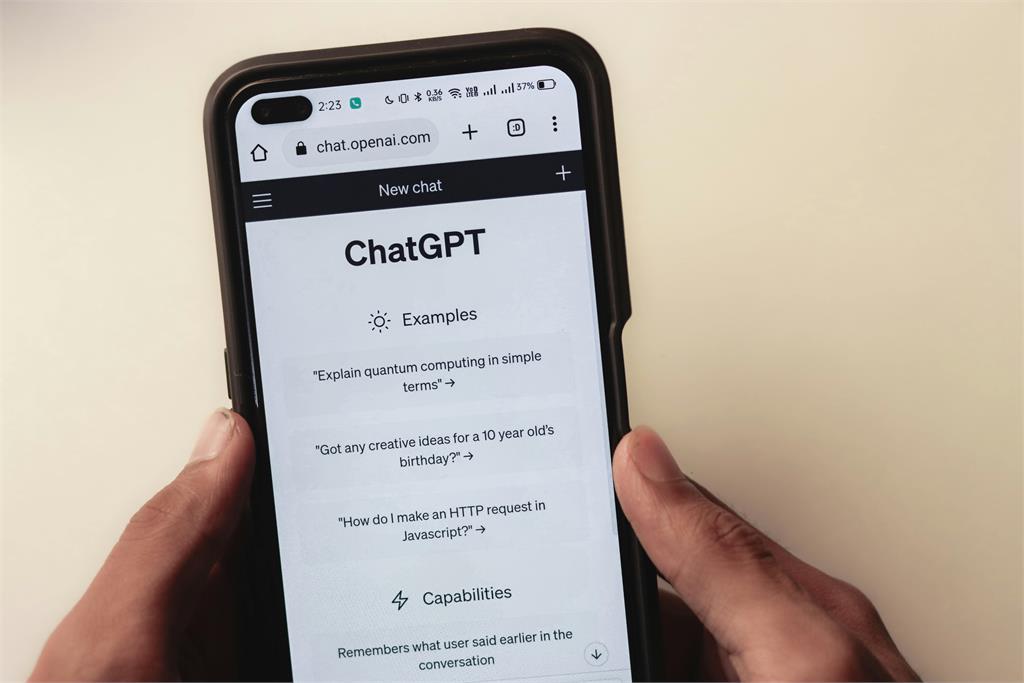 ChatGPT「卡住」全球大當機！用戶見「狂跳針6字」：課金也沒用