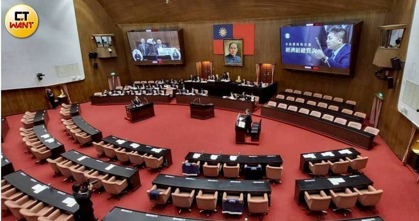 兒少性侵追訴期擬延長　立院初審支持20歲起算時效