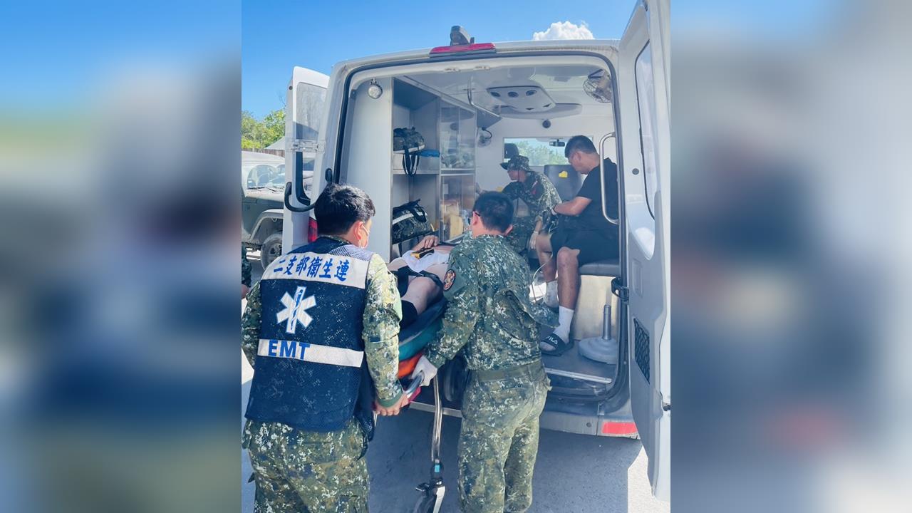 快新聞／鏟子超人倒下！　志工花蓮救災突「熱衰竭」