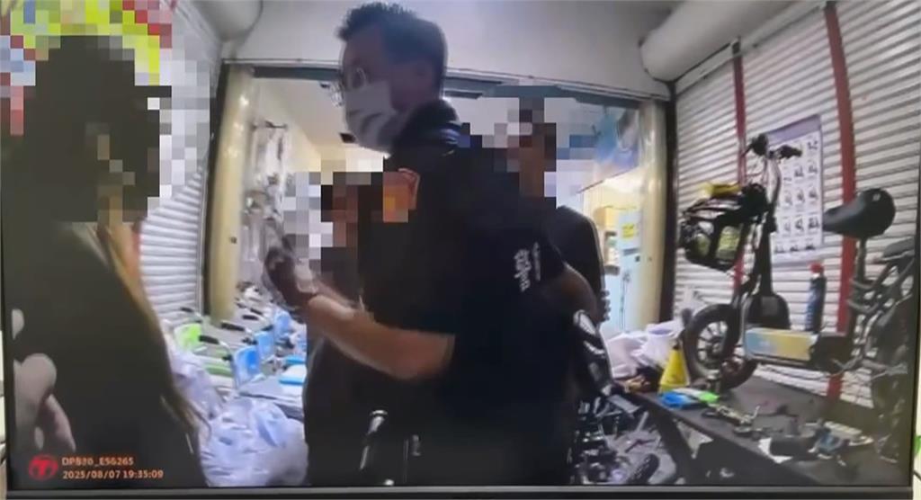女子修車與店家爆口角　見警「拿辣椒水」突抓狂咆哮