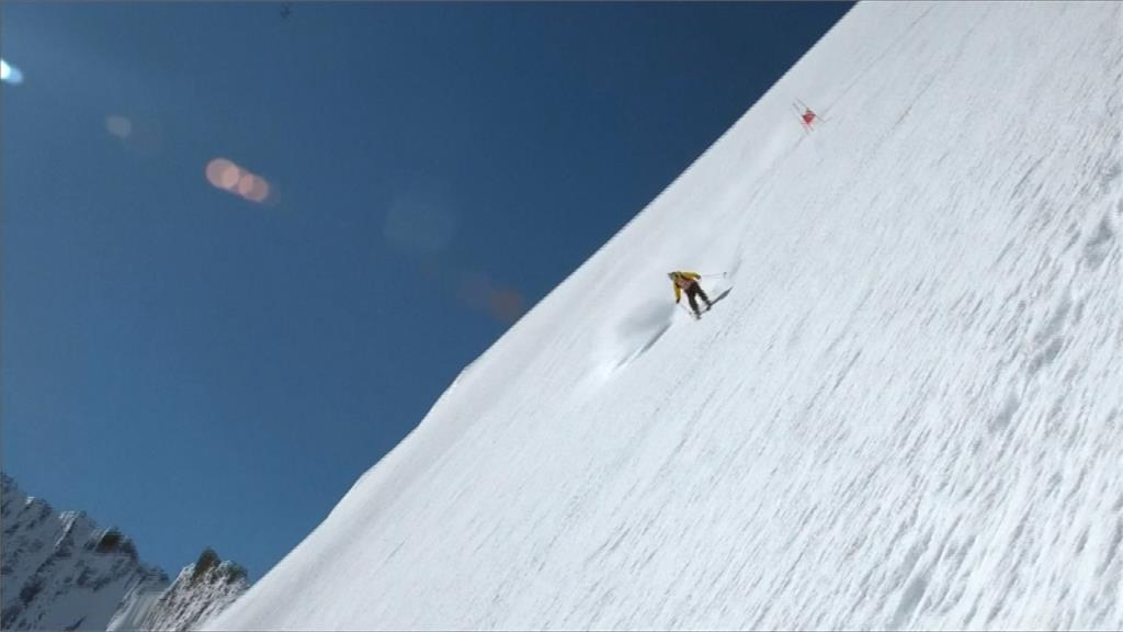 4千公尺高山滑雪！高手驚險征服峭壁