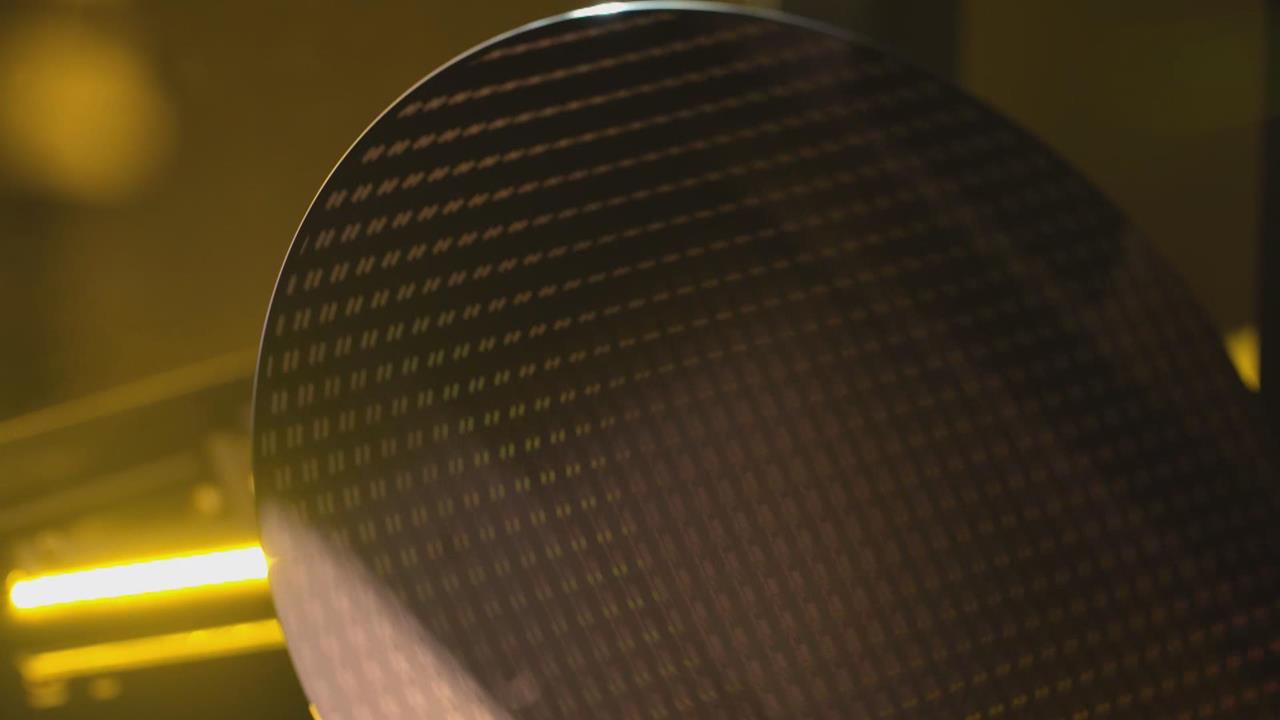 白宮記者會再度點名　川普：正將晶片從台灣帶回美國