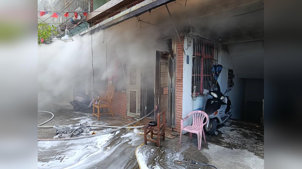 基隆公寓火警竄出大量濃煙　住戶驚逃：煙好大