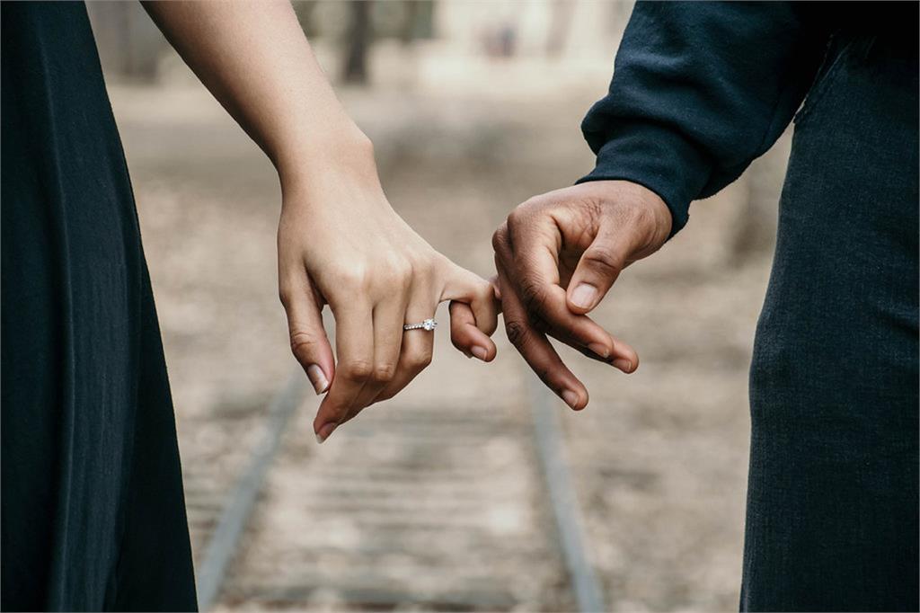 22歲男「才剛買戒指」準備與女友求婚！生日遊北海道「一去不返」