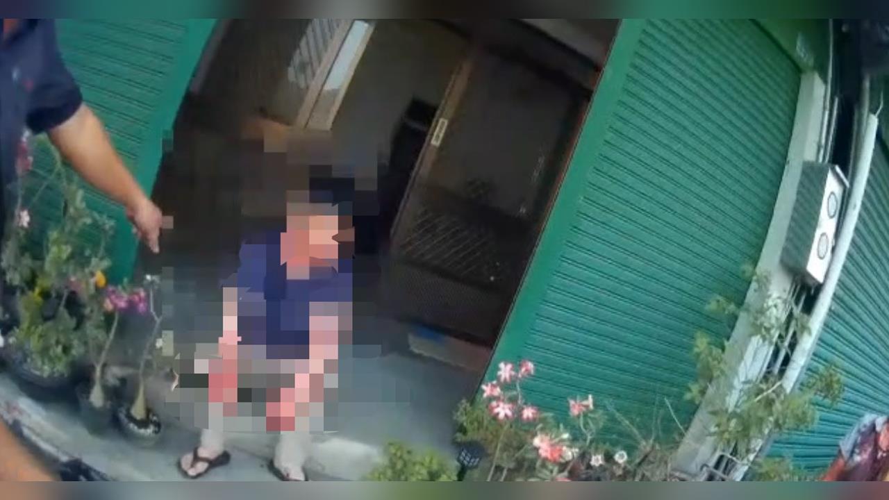 快新聞/只因鄰居電視太吵就揮刀砍殺2人 凶嫌滿手鮮血畫面曝