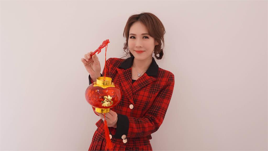 嫁香港總裁3年吳申梅無預警宣布喜訊！甜讚老公5字羞認：有愛的感覺