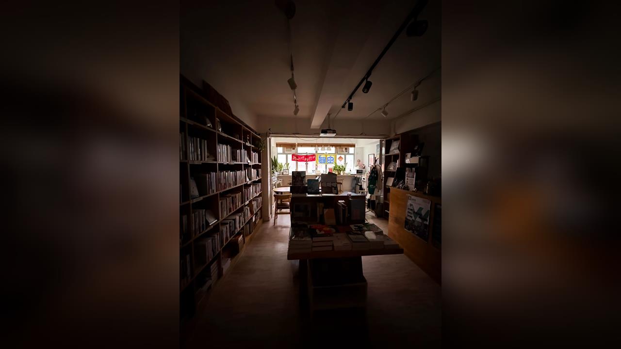 快新聞／香港獨立書店末日　「留下書舍」最後營業日港民排隊買書
