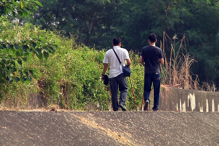 八掌溪裸屍遭印尼花布綑綁 警疑外籍移工