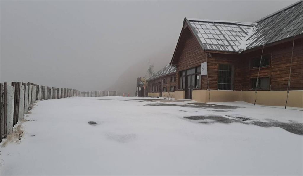 快新聞／合歡山、玉山都下雪了！積雪最厚達3公分　再現絕美銀白世界