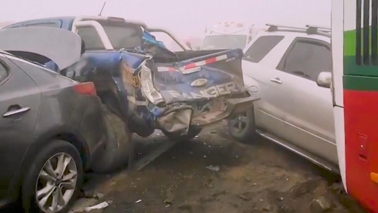 濃霧釀禍！秘魯公路14車連環撞　至少12人受傷緊急封路