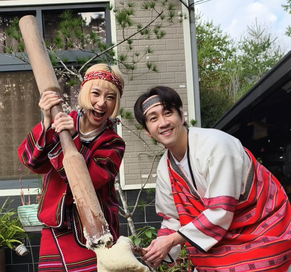 陳漢典變身泰雅女婿！過年回部落打年糕 賣力揮杵汗水狂噴