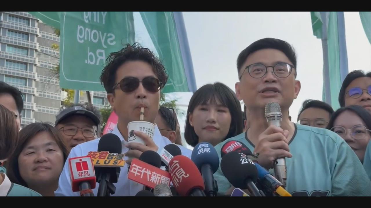 合體賴瑞隆"速喝珍奶"超逗趣　沈伯洋：高雄珍珠滑比較快