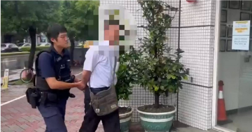 三重男街頭持剪刀恐嚇路人　遭警逮捕強制送醫