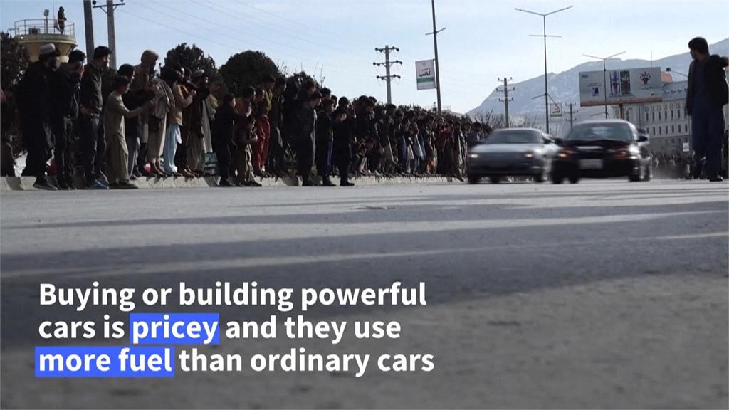 塔利班掌權經濟回穩　阿富汗民眾掏腰包辦賽車活動
