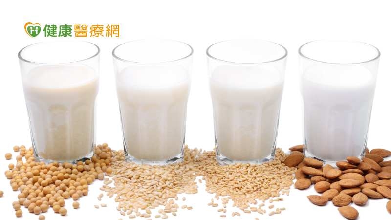 5種植物奶優缺點一次看！植物奶怎麼選？能完全取代牛奶？營養師解答
