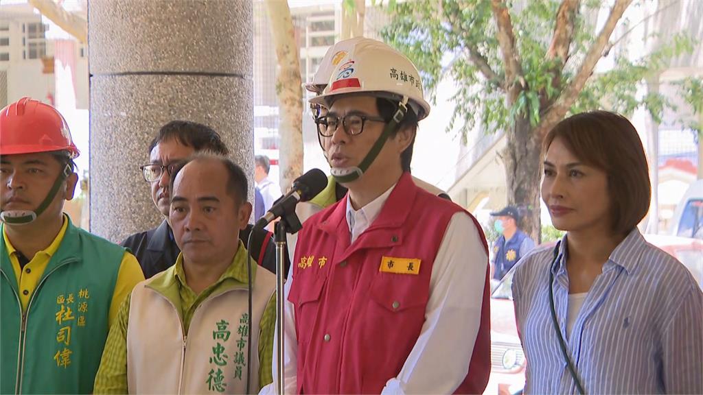 快新聞／許智傑選市長搶掛「同學合體」看板　陳其邁：從小就是學霸