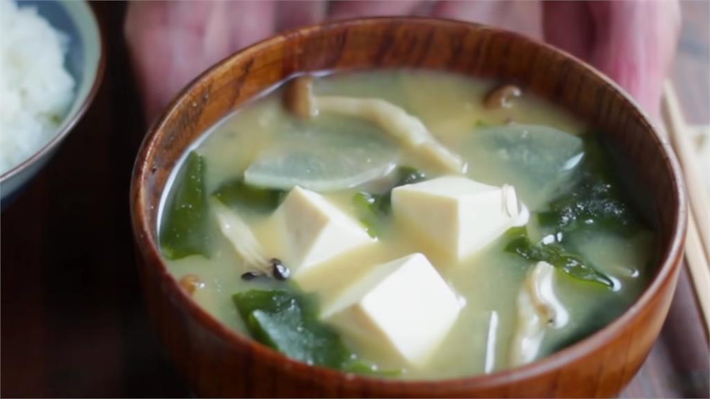 味噌湯+貢丸太弱…他問「加啥才夠味」老饕激推：加這1食材很不錯