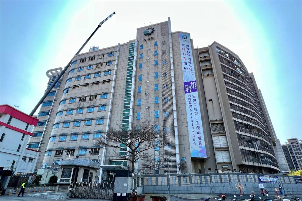 快新聞／噁！日月光中壢廠團膳「雞排裡有蛆」！　爆料人：不是第一次