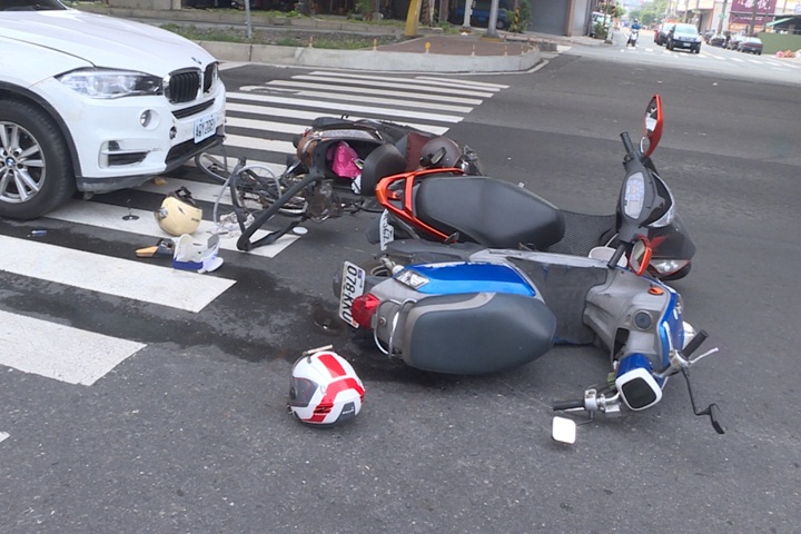 酒駕衝撞機車群 7人輕重傷 酒測值0.70