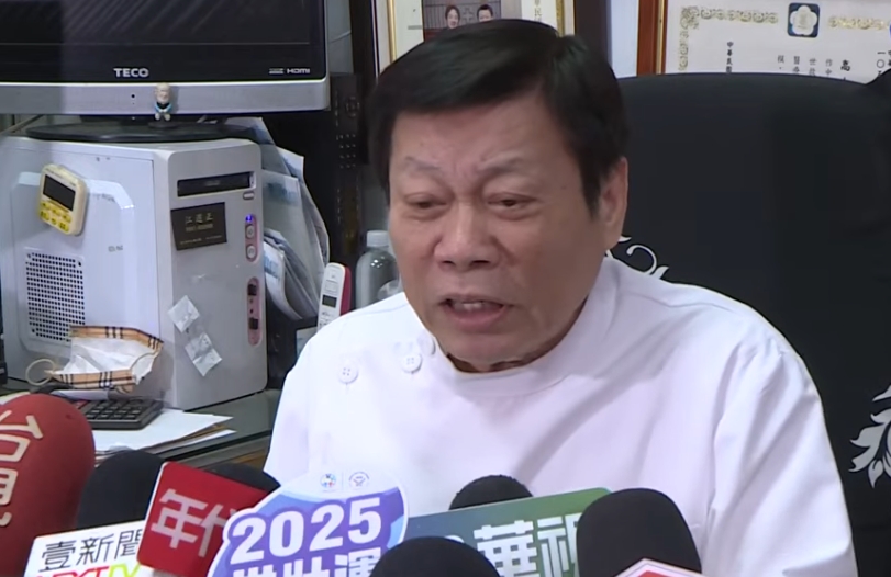 高大成開轟親中立委！診所掛布條喊「繳稅不是為了養共匪」網狂讚：我的偶像