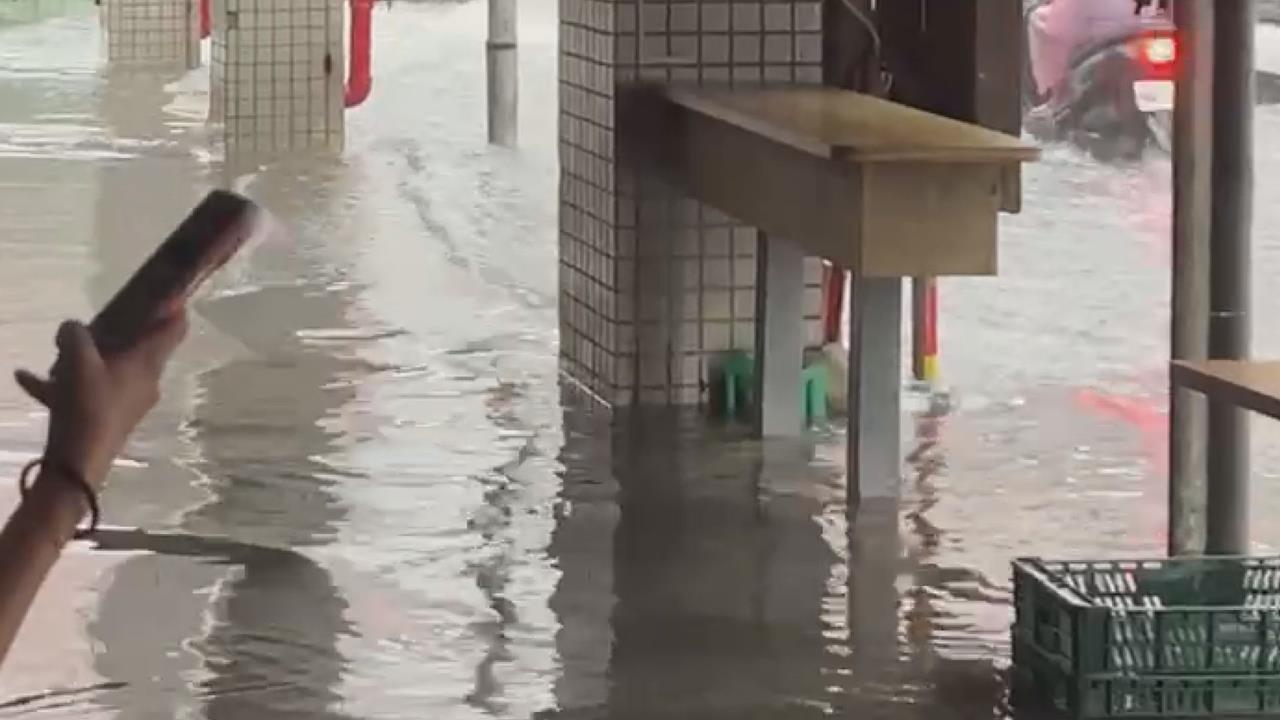 大雷雨轟新北「4區急發淹水警戒」　板橋多處暴雨成災
