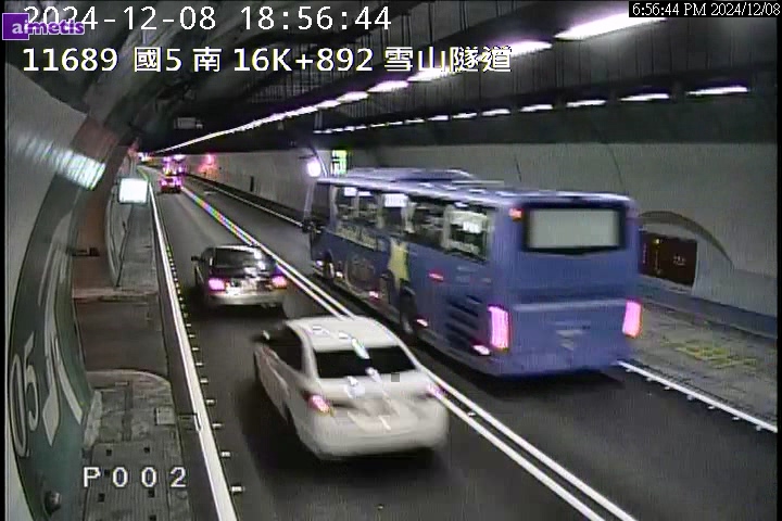 雪隧逼車狂魔慘了！整路「貼屁股按喇叭」嚇哭奶娃　下場曝光