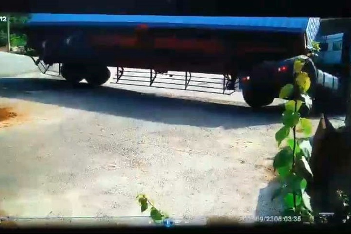 林口離奇車禍  貨櫃傾斜壓駕駛頂棚
