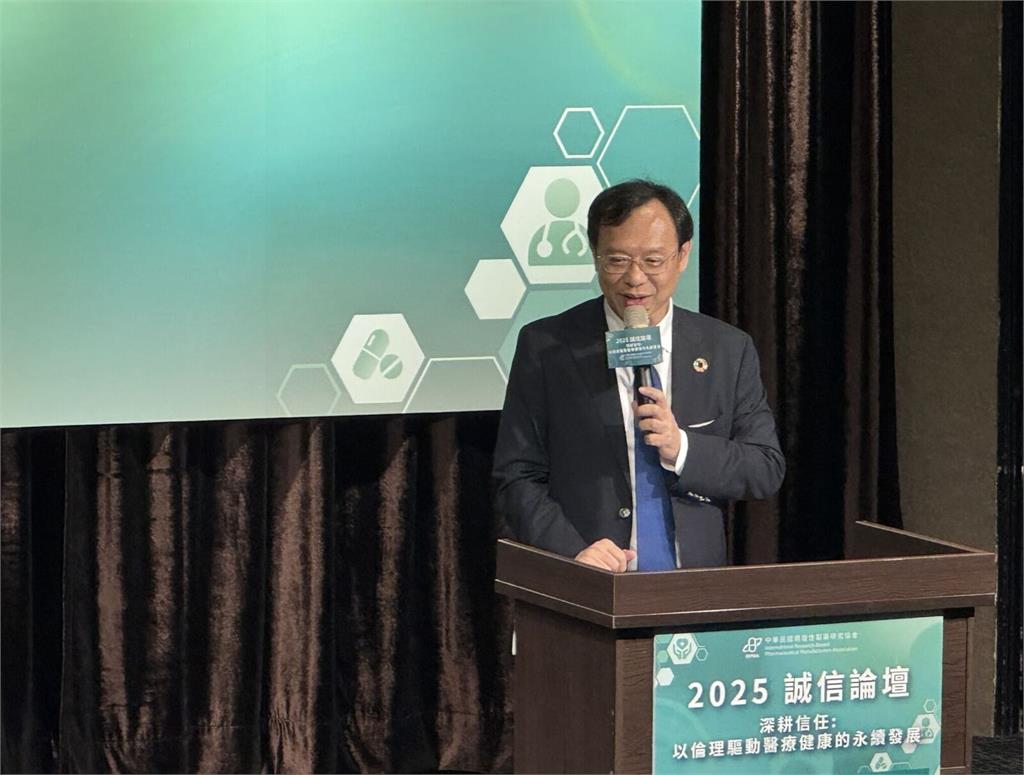 衛福部長：假日專看輕症「UCC」上路   台北桃園11月各開設3點