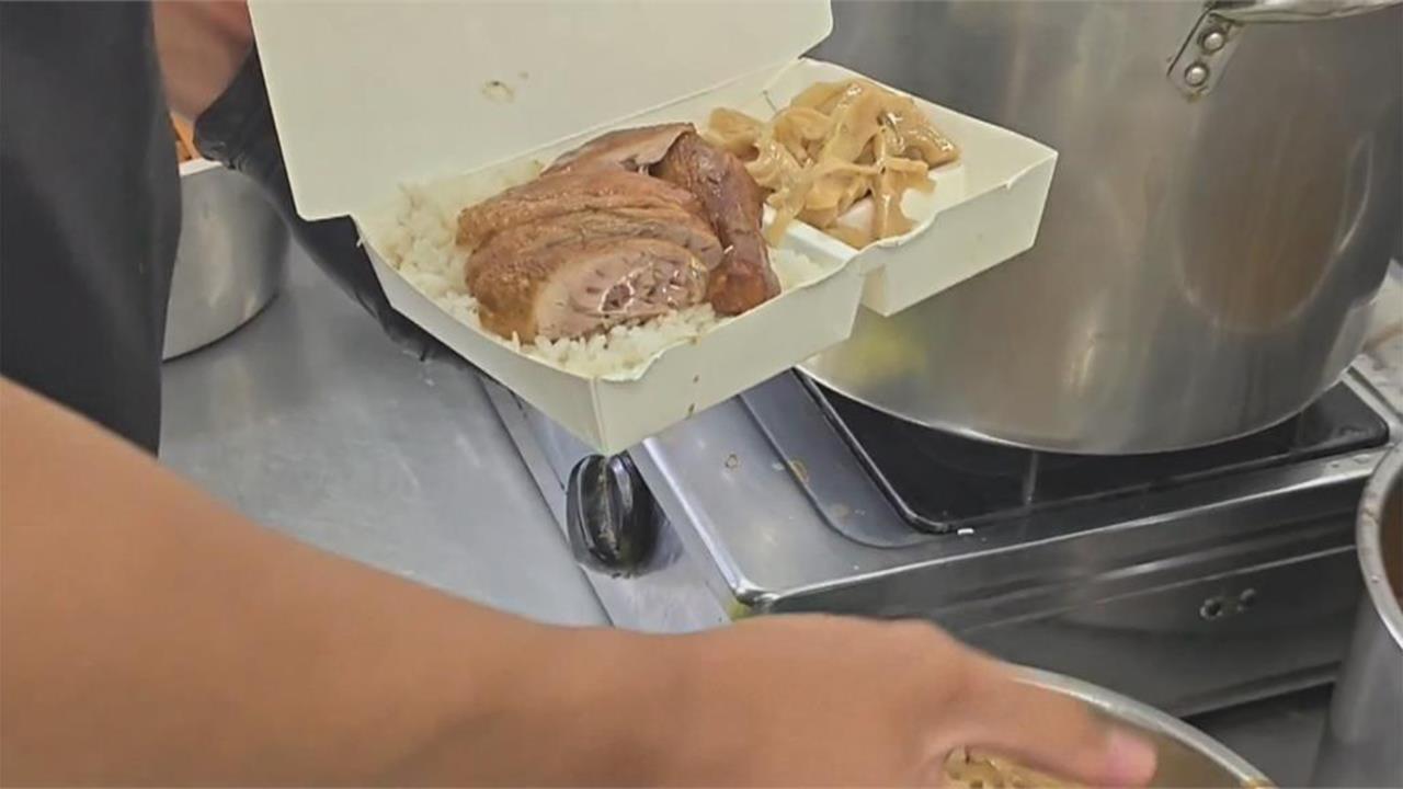 女學生110元鴨肉飯「備註要3張衛生紙」遭諷！自責「問一句」媽超心疼