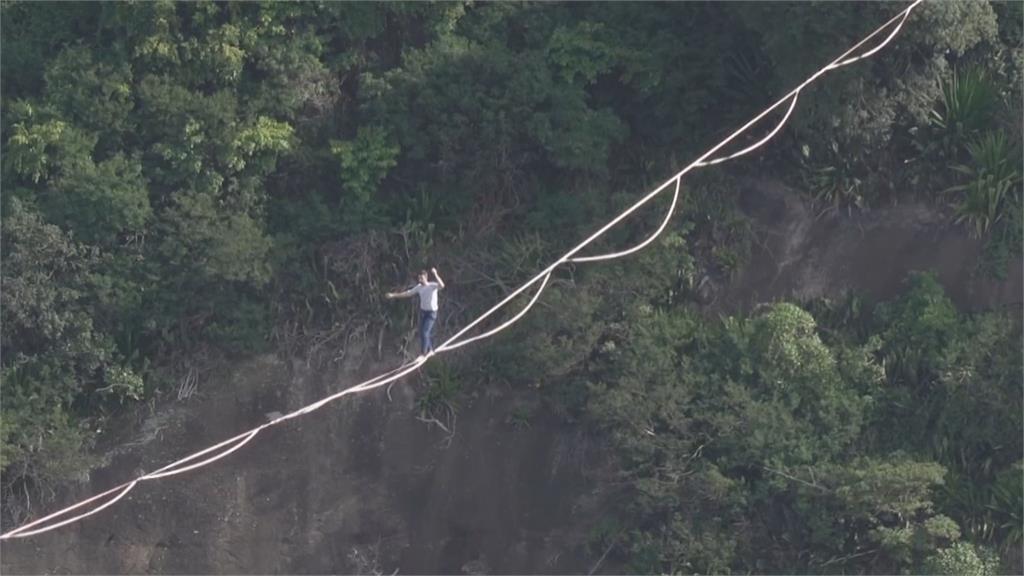 挑戰死神　法國走繩高手征服「糖麵包山」