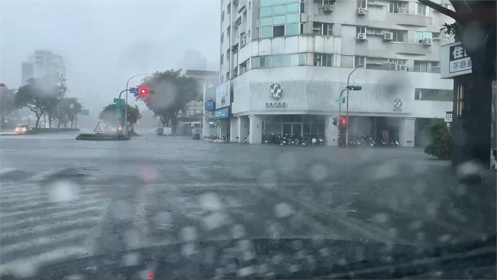 快新聞／凱米遠離中南部防致災豪雨　鄭明典示警：雨型特徵像「莫拉克」