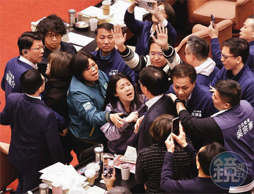 【大罷免藍綠出招2】罷免案從社群燒到連署站　深藍選區爆棚原因曝光
