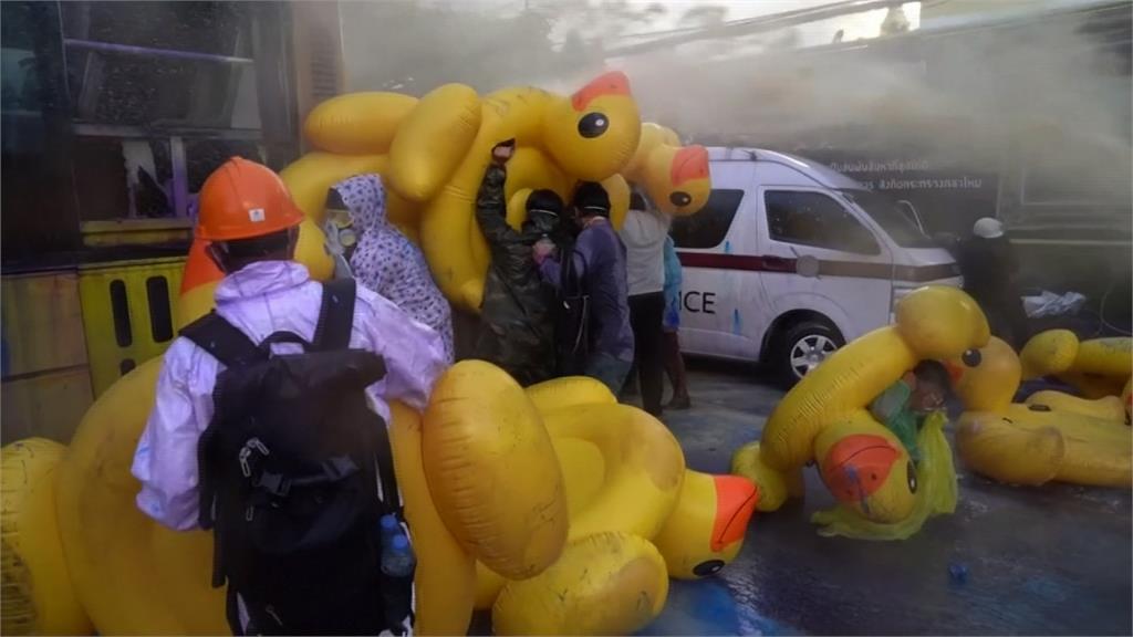 全球／「無言的抗爭武器」 黃色小鴨為何成泰國示威新象徵？