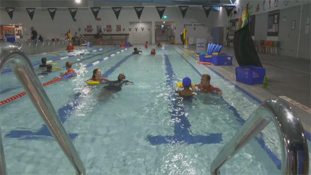澳洲坎培拉設難民游泳課　防溺斃助融入社會