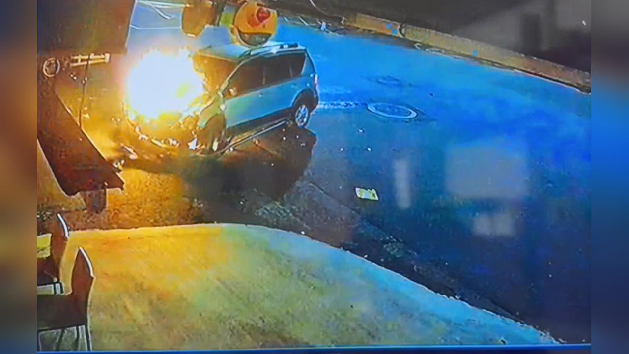 嘉義貨車.小客車車禍釀起火燃燒　高雄貨車違規迴轉遭聯結車撞
