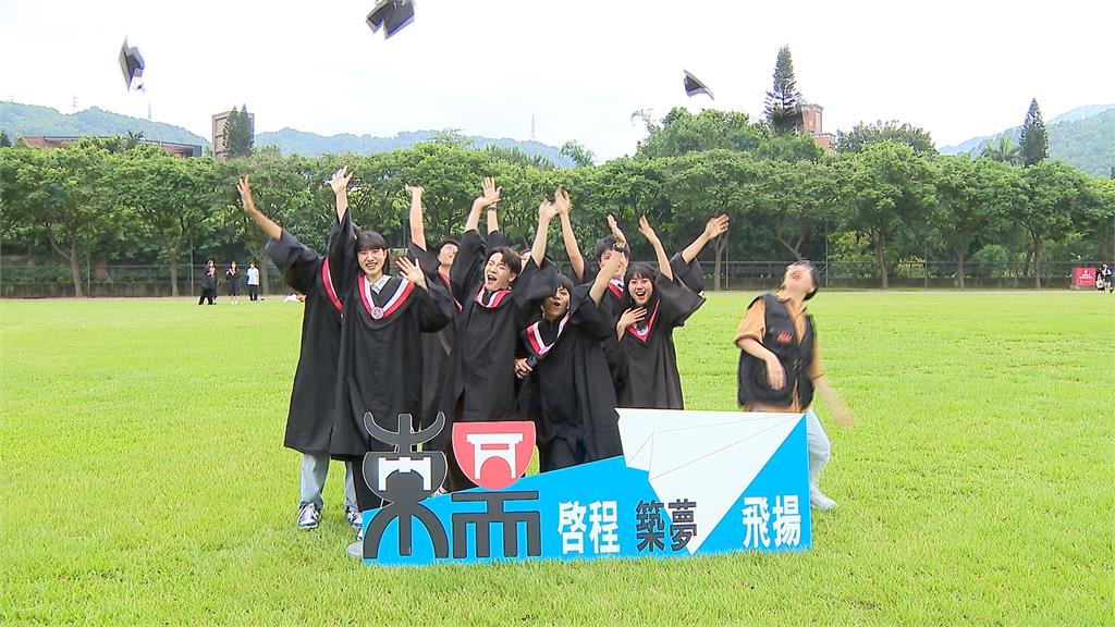 勞動部統計新鮮人均薪首破4萬! 63%畢業生領不到
