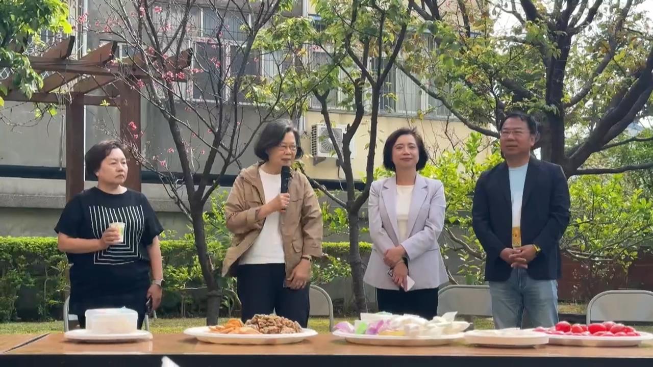 蔡英文抵台中豐原 重返昔日租屋處探視 老鄰居