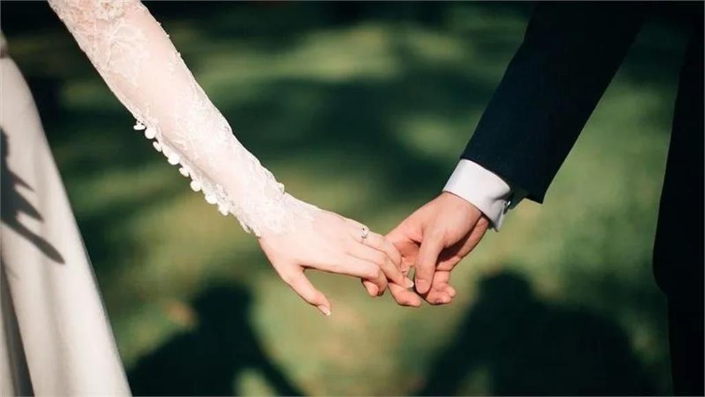 人妻婚後崩潰「3年只做3次」　夫稱心魔硬不起來！卻被抓包偷用包養網站