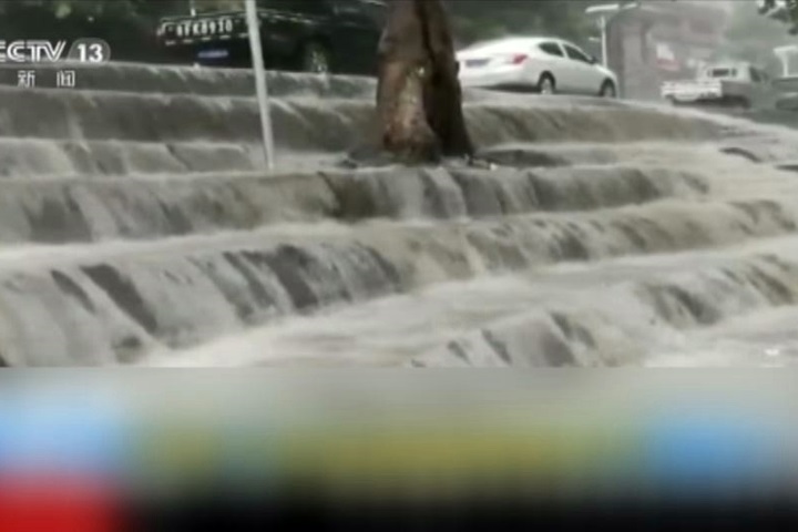 暴雨伴隨雷電狂風冰雹 四川成都如刮颱風