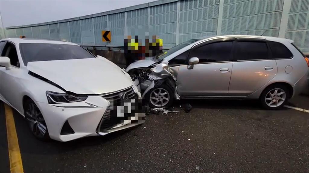不熟路聽導航一路逆向　婦人駕車直接對撞來車